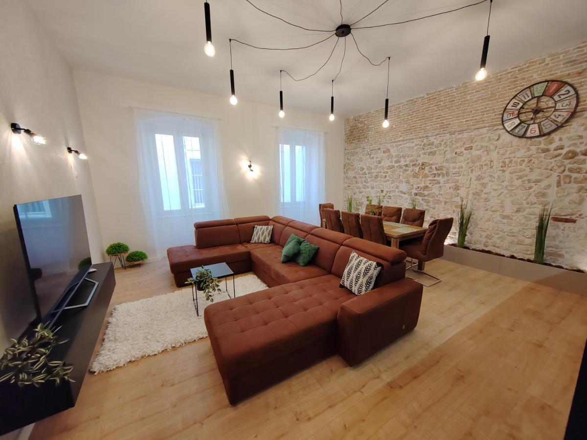 Town Square Apartment Zadar Buitenkant foto