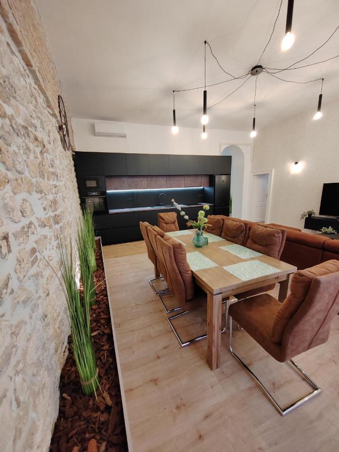 Town Square Apartment Zadar Buitenkant foto