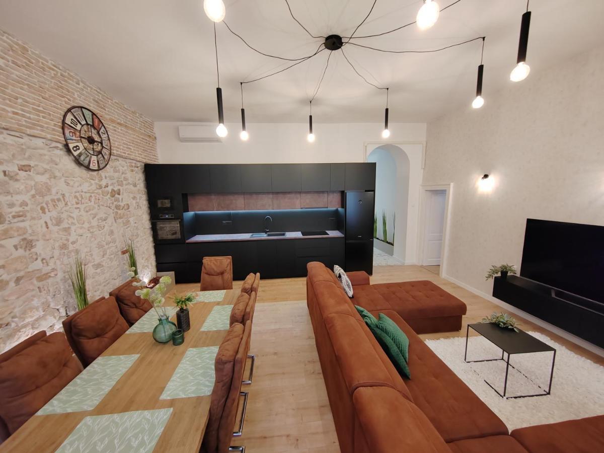 Town Square Apartment Zadar Buitenkant foto