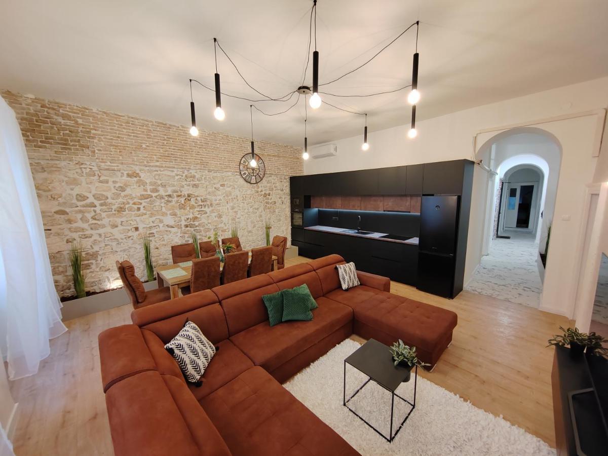 Town Square Apartment Zadar Buitenkant foto