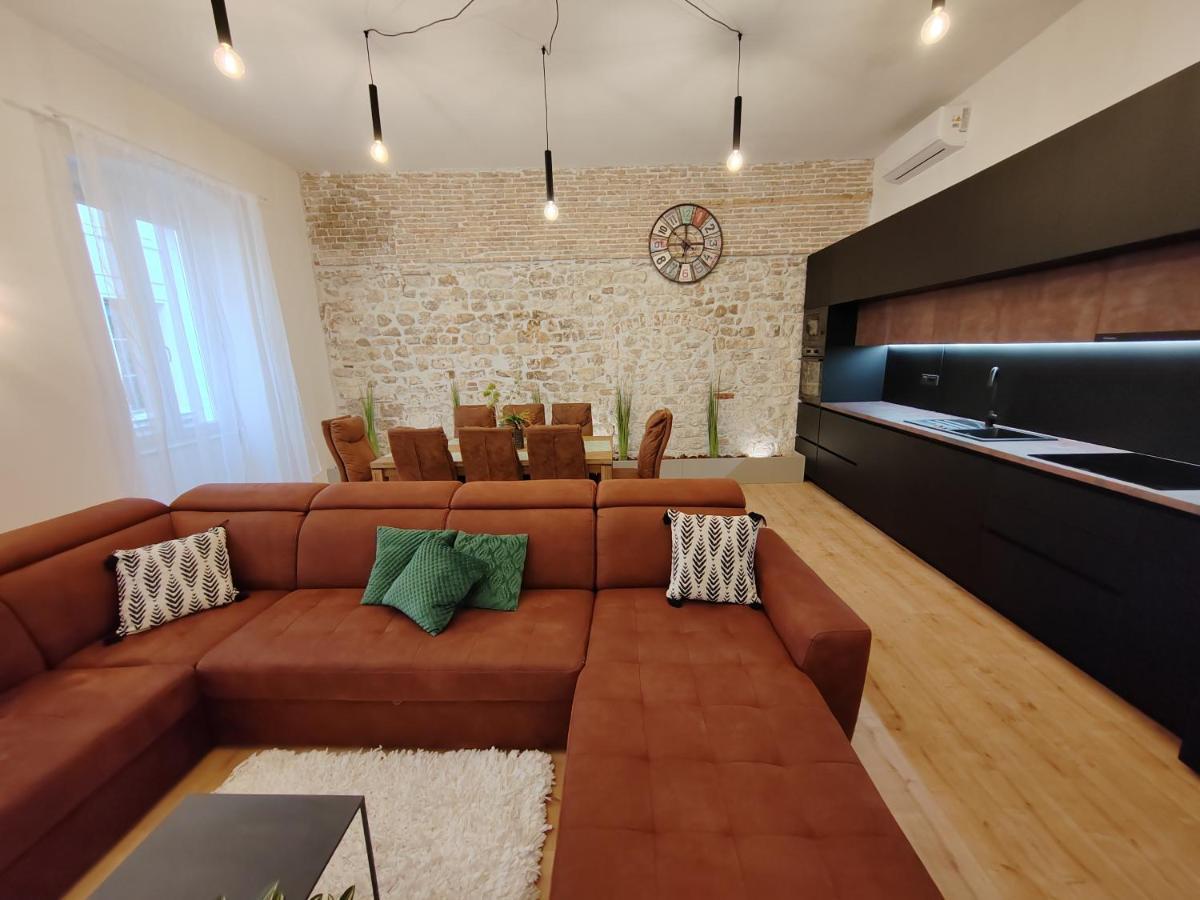 Town Square Apartment Zadar Buitenkant foto