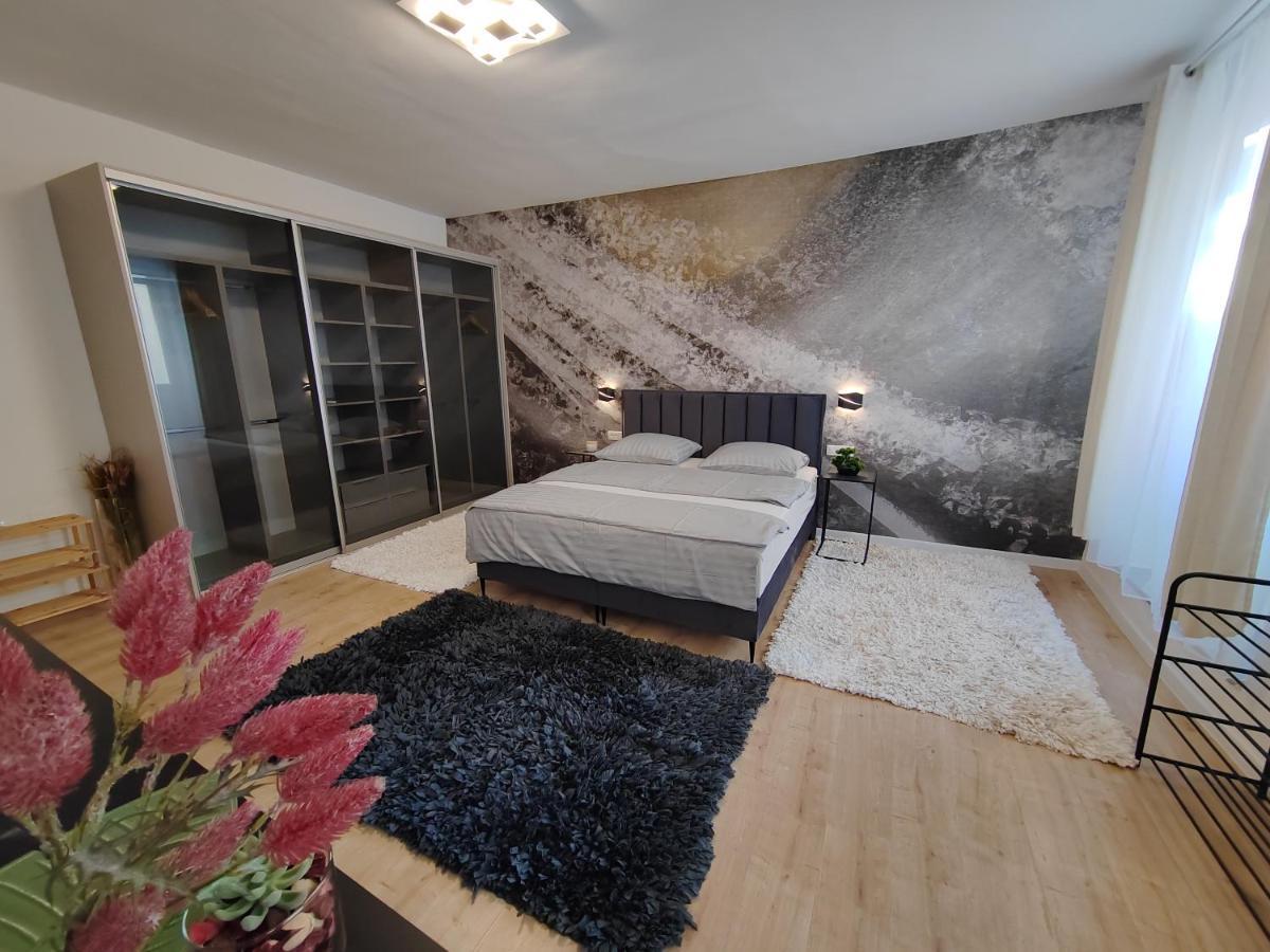 Town Square Apartment Zadar Buitenkant foto
