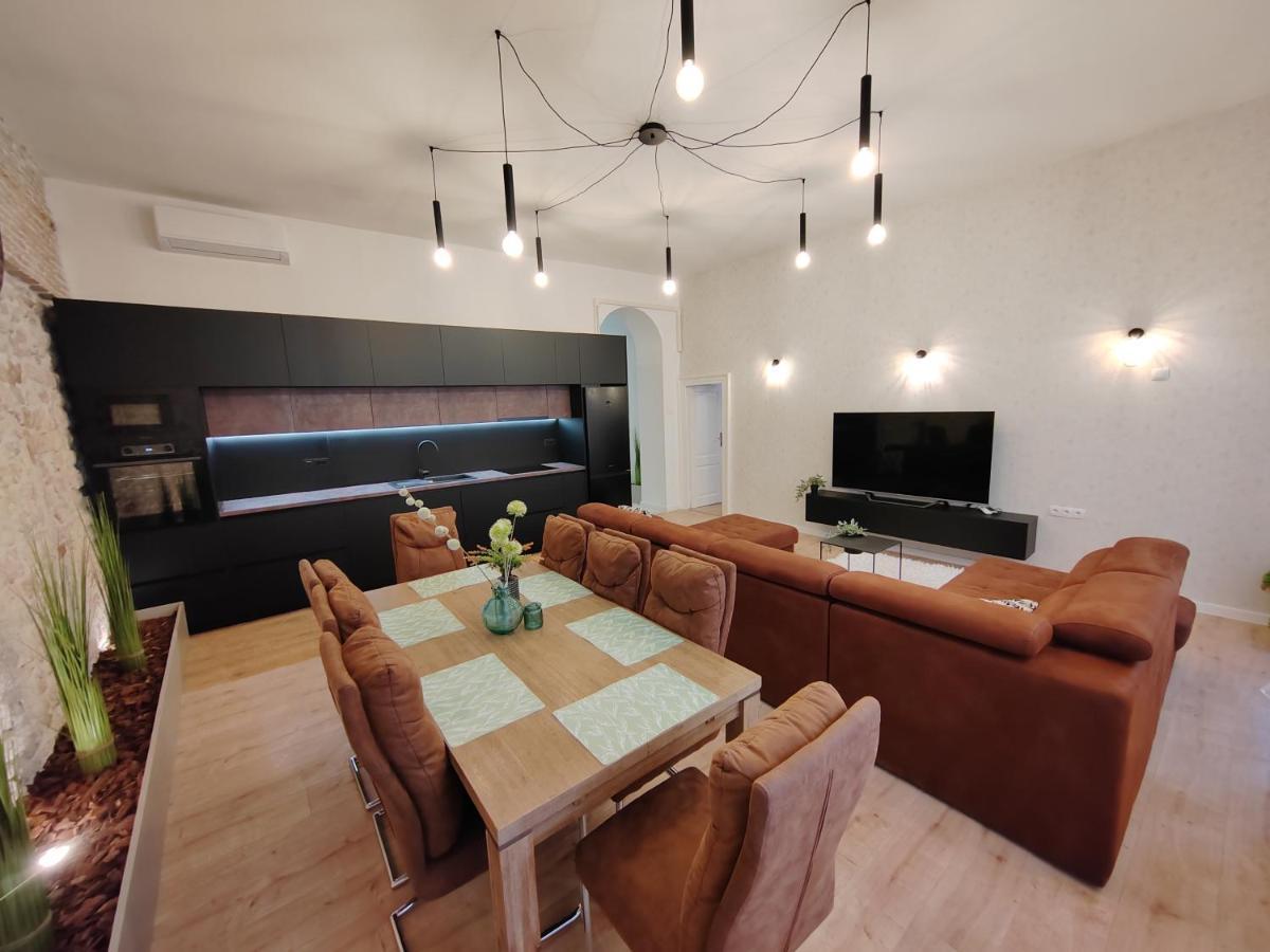 Town Square Apartment Zadar Buitenkant foto
