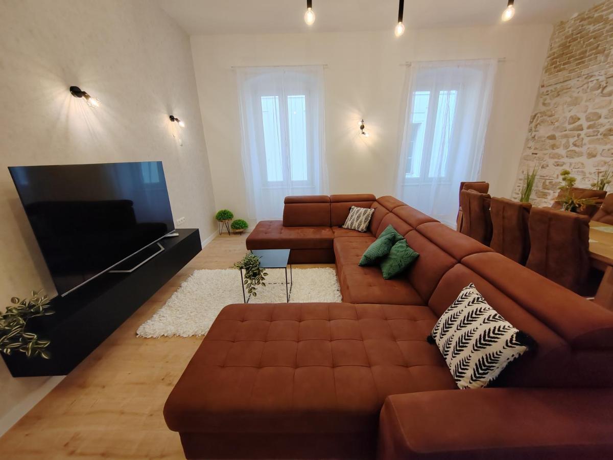 Town Square Apartment Zadar Buitenkant foto
